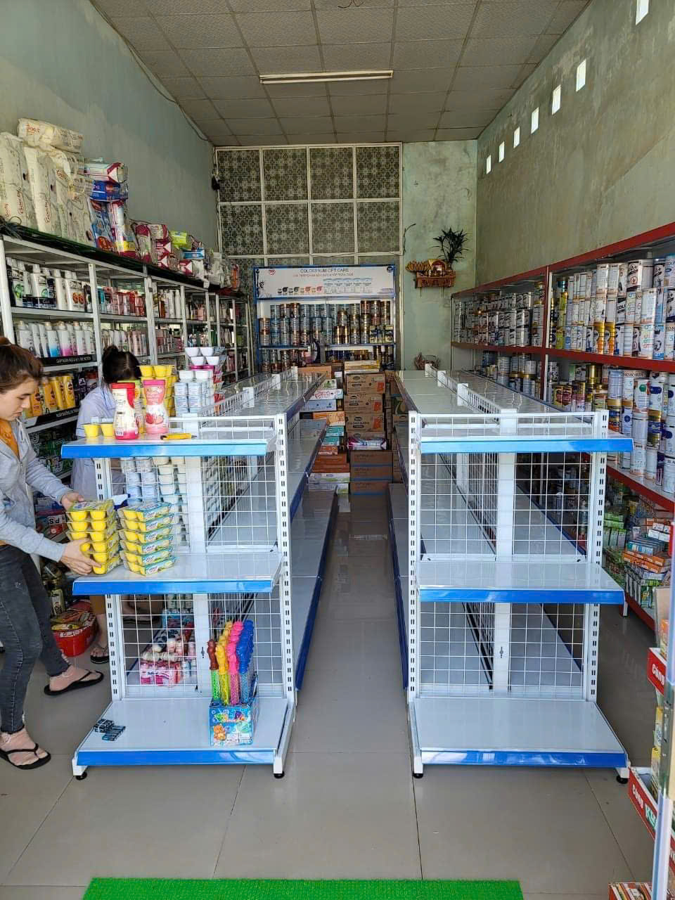 LẮP ĐẶT KỆ SIÊU THỊ CHO NHÀ THUỐC THÙY TRANG Ở HOÀI NHƠN